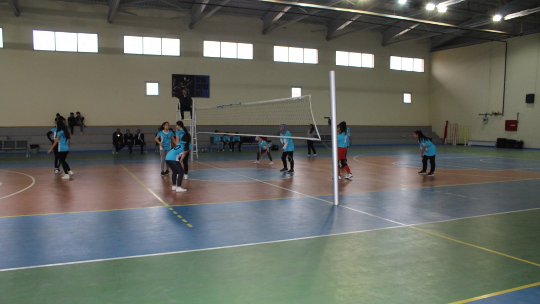İlçemizde Ortaokullar Arası Kız Voleybol Turnuvası Başladı