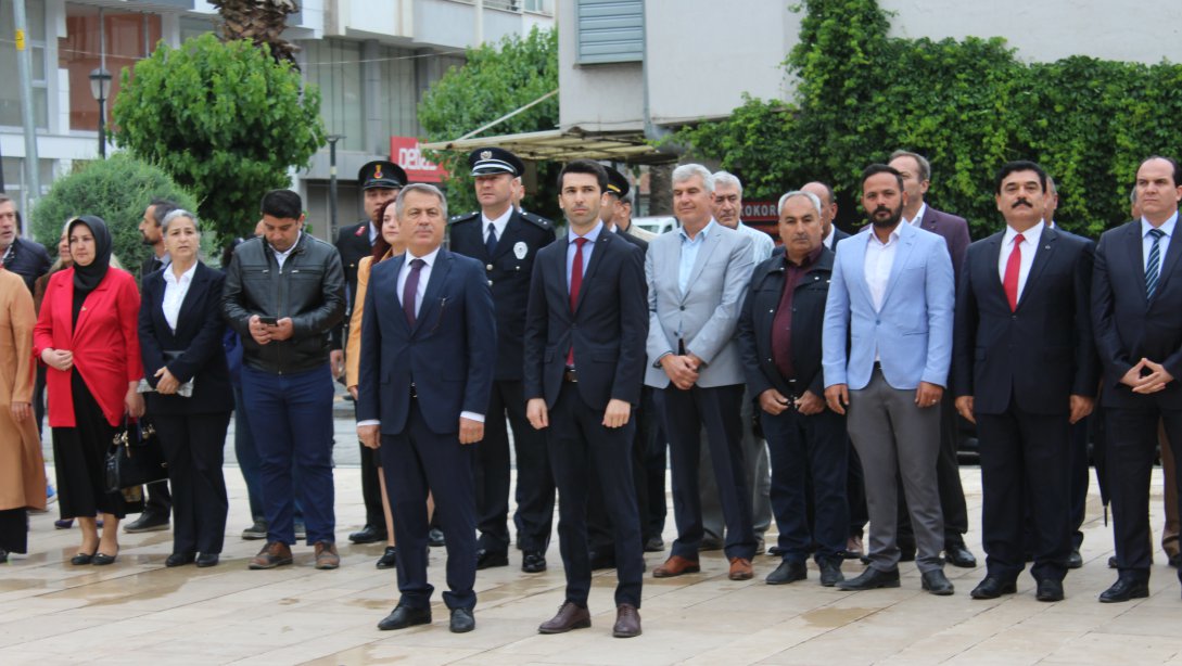 19 Mayıs Atatürk'ü Anma, Gençlik ve Spor Bayramı Münasebetiyle Çelenk Sunma Töreni Gerçekleştirildi