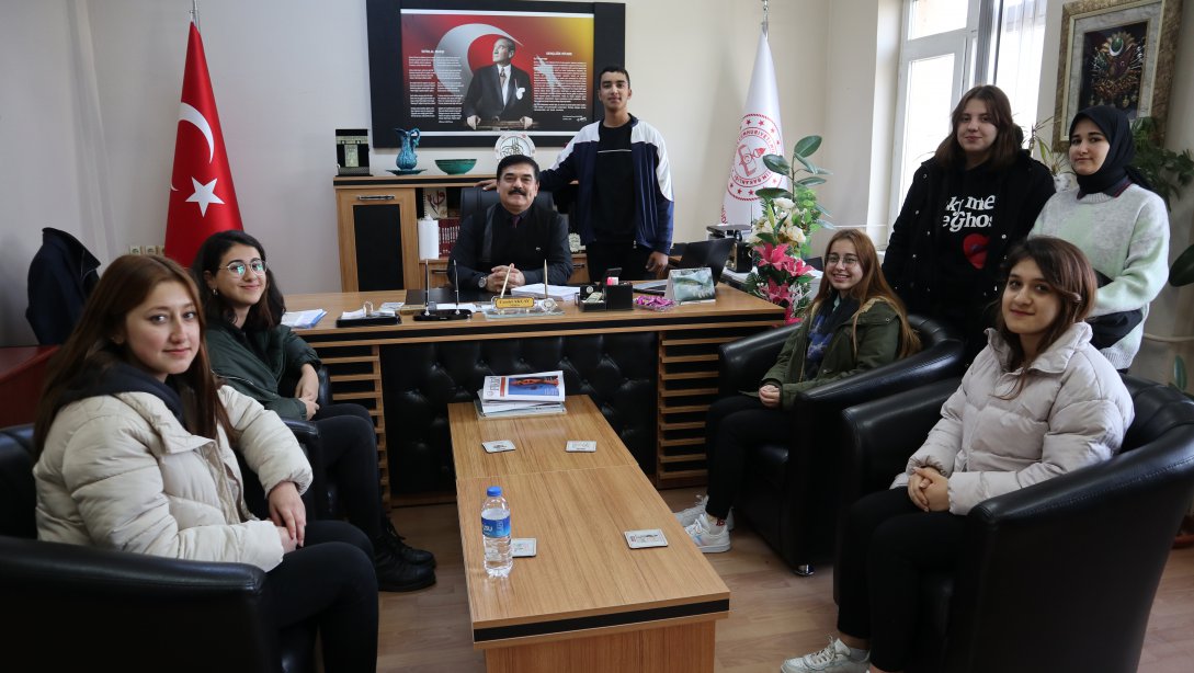 Ahmetli Anadolu Lisesi Öğrencilerinden İlçe Milli Eğitim Müdürümüz Sayın Cendel AKÇAY'a Ziyaret