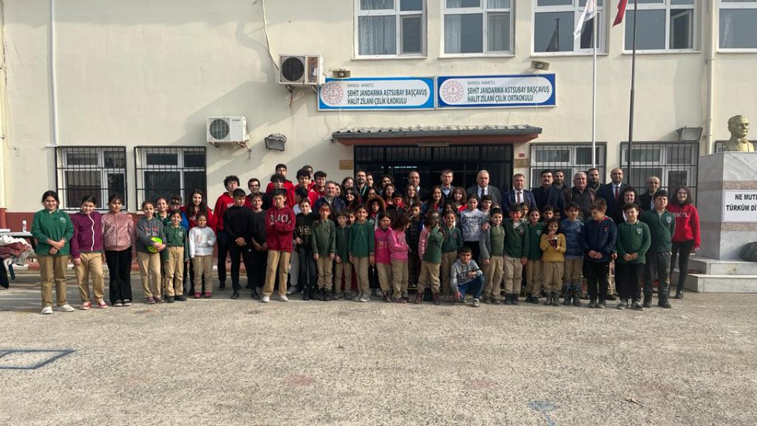 Turgutlu Halil Kale Fen Lisesi Öğrencilerinden Şehit Jandarma Astsubay Başçavuş Halit Zilani Çelik Ortaokulu'na Ziyaret
